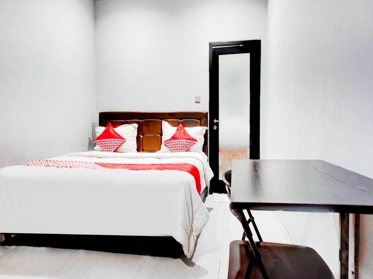Oyo 90438 Mampang 34 Residence Jakarta Buitenkant foto