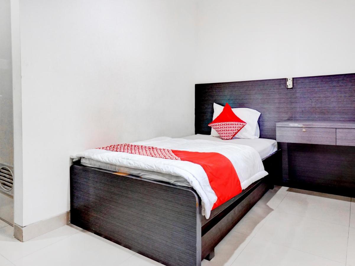 Oyo 90438 Mampang 34 Residence Jakarta Buitenkant foto