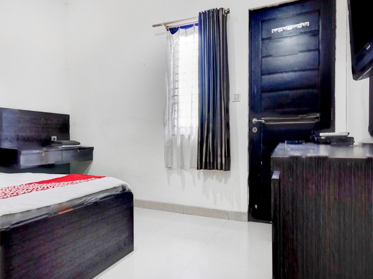 Oyo 90438 Mampang 34 Residence Jakarta Buitenkant foto