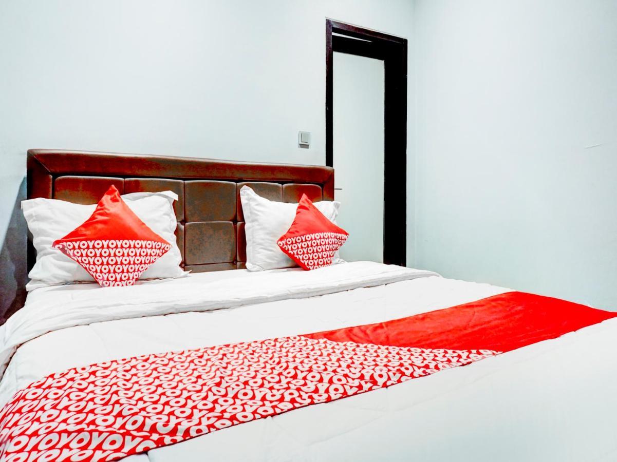 Oyo 90438 Mampang 34 Residence Jakarta Buitenkant foto