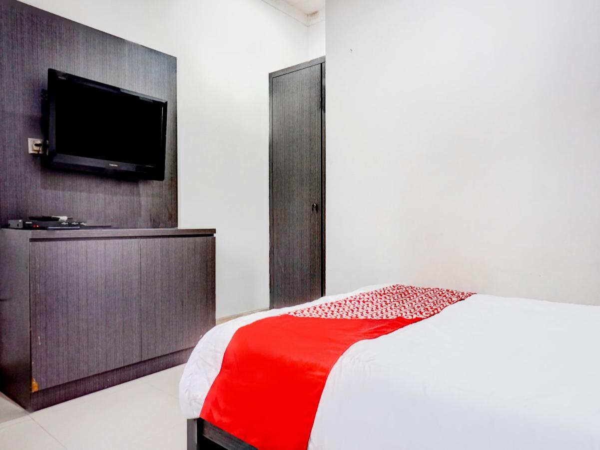 Oyo 90438 Mampang 34 Residence Jakarta Buitenkant foto
