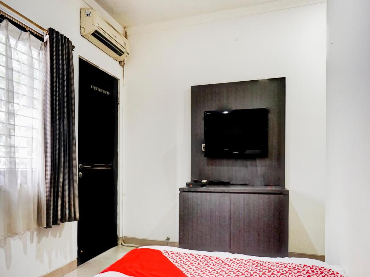 Oyo 90438 Mampang 34 Residence Jakarta Buitenkant foto