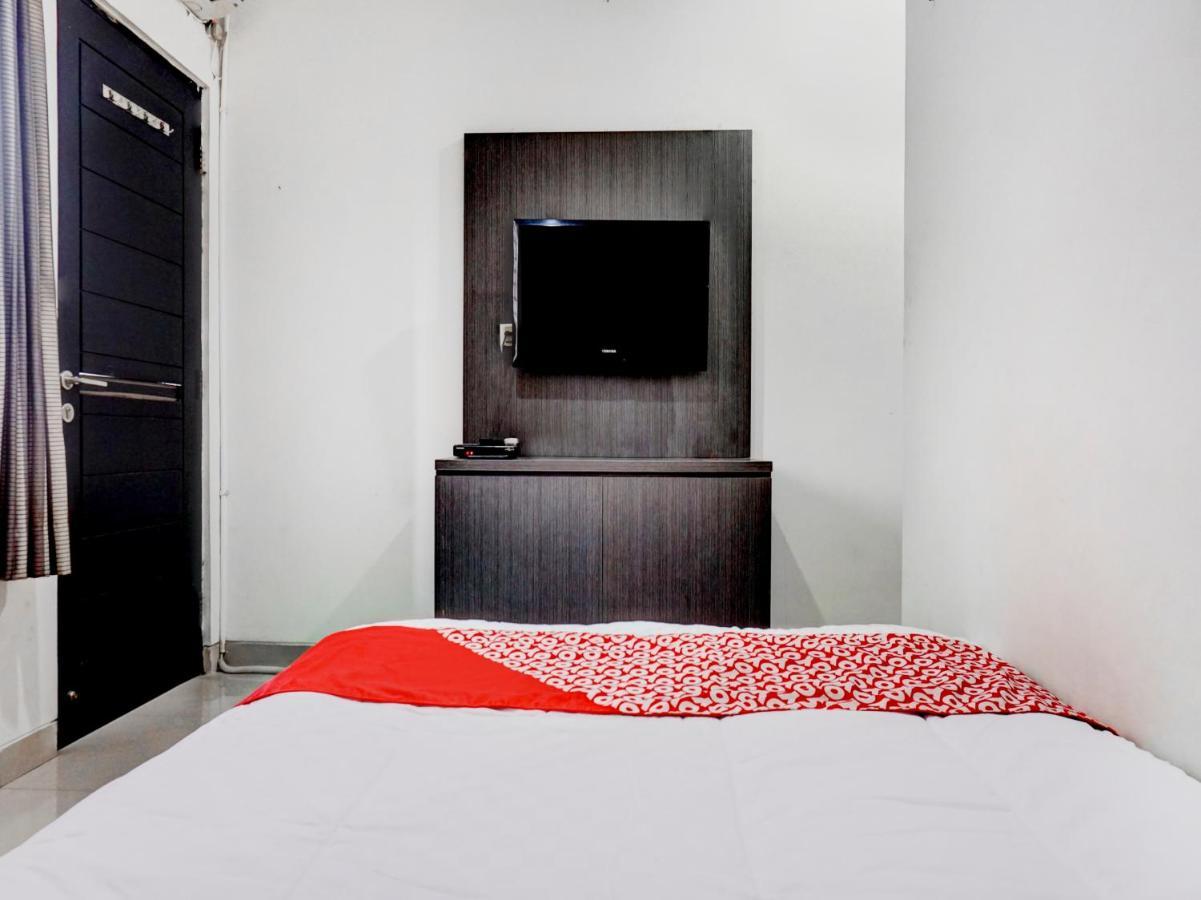 Oyo 90438 Mampang 34 Residence Jakarta Buitenkant foto